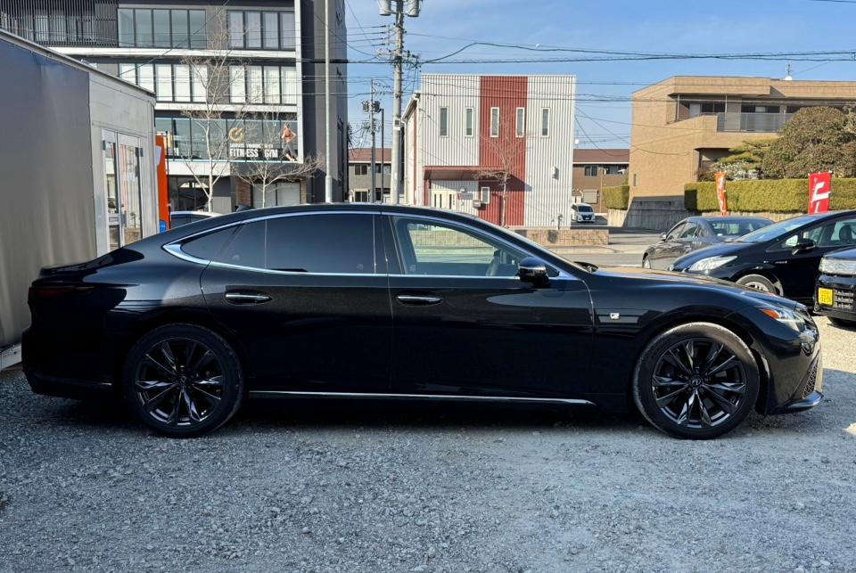 LexusLS_tokyo_bay_link